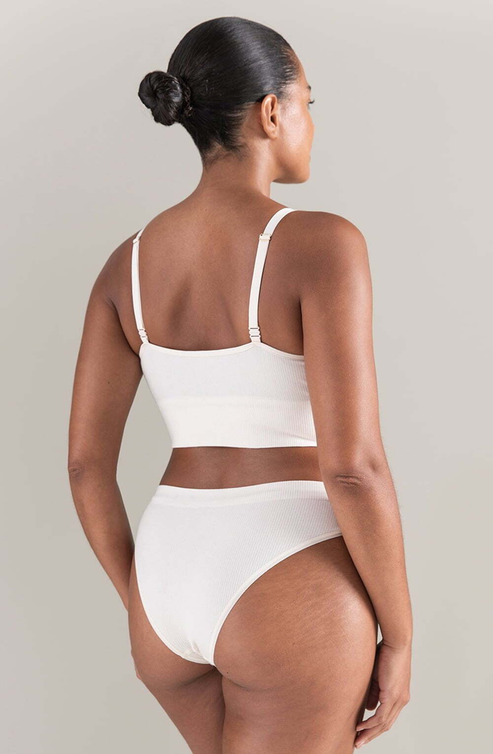 The TENCEL(TM) Seamless Bralette White Sand